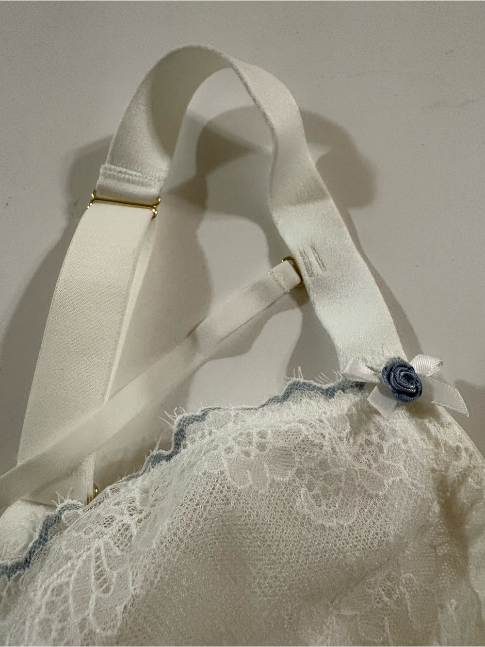 Cacique Ivory Lace Bra with Light Blue Trim - Picture 4 of 7